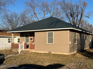 502 S Oak St, Versailles, MO 65084