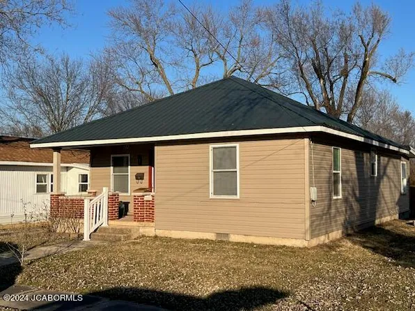 502 S Oak St, Versailles, MO 65084