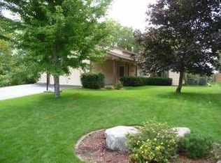 8615 Annapolis Ln N, Maple Grove, MN 55369