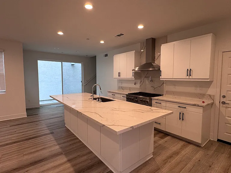 10602 Hud Ct — Photo 1