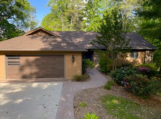 8 Ben Hogan Dr, Hendersonville, NC 28739