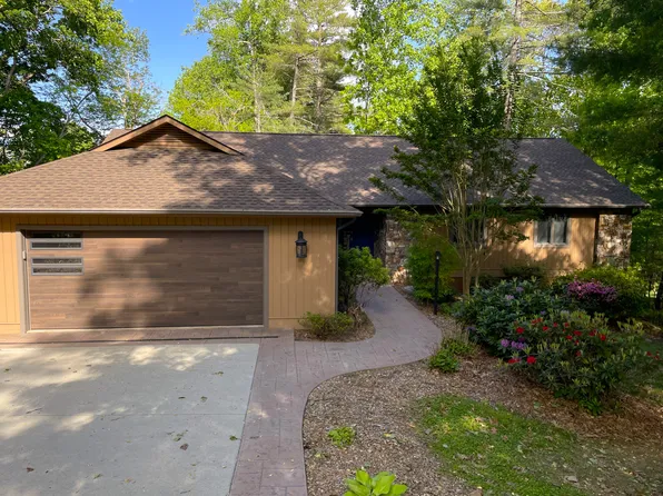 8 Ben Hogan Dr, Hendersonville, NC 28739