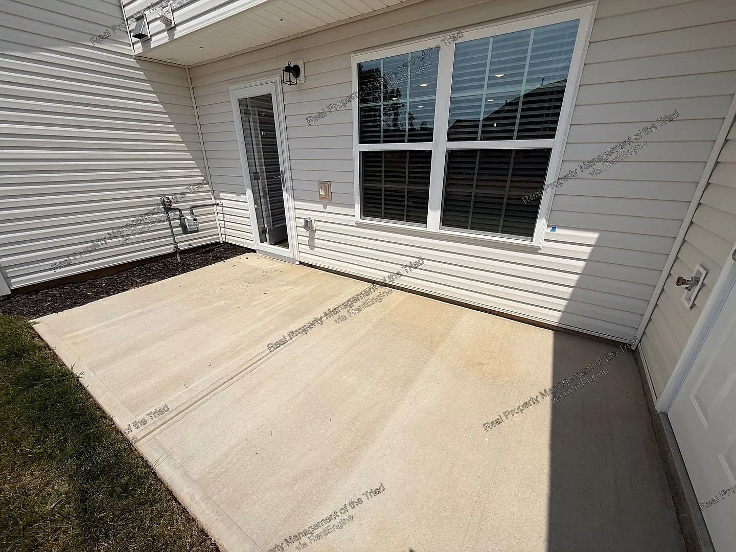 3 bed, 2.5 bath, 1618 sqft, $1,995 — Photo 3