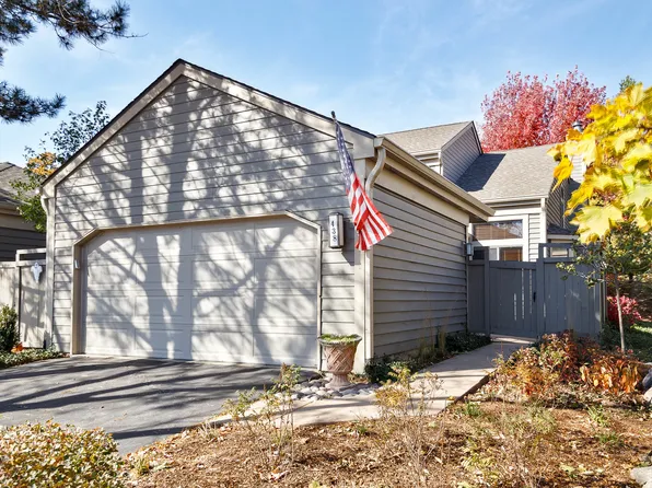438 White Oak Ln, Lake Barrington, IL 60010