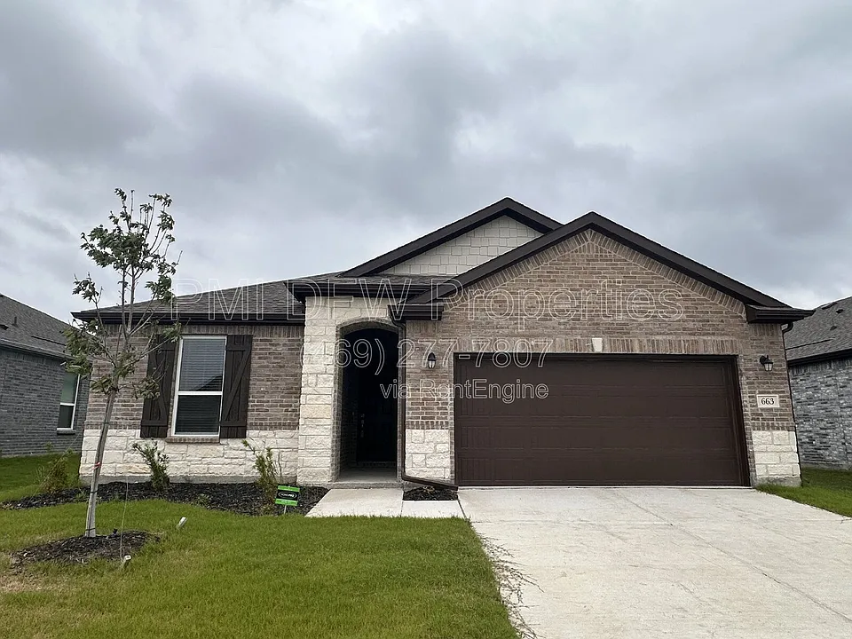 663 Saxony Dr