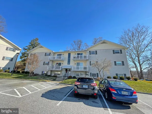 10 Warren Lodge Ct APT 2B, Cockeysville, MD 21030