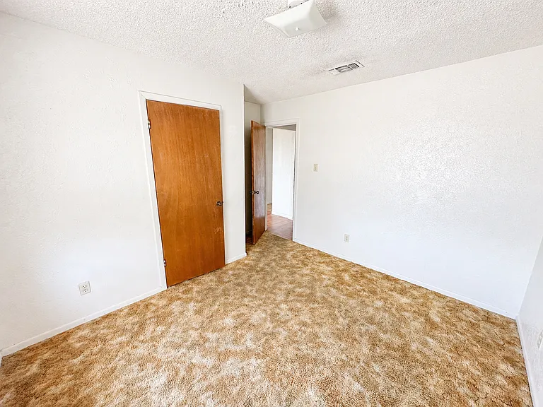 104 W Anderson Ave #D — Photo 8