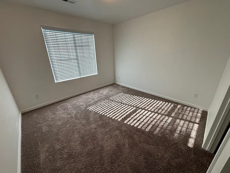 2042 N Elderberry Dr — Photo 7