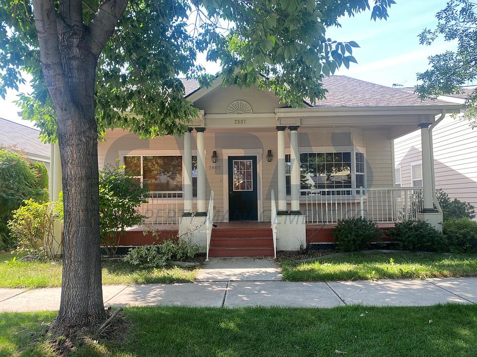 2807 O'Shaughnesy, view from the street.
