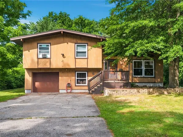 36 Wentworth St, North Providence, RI 02904