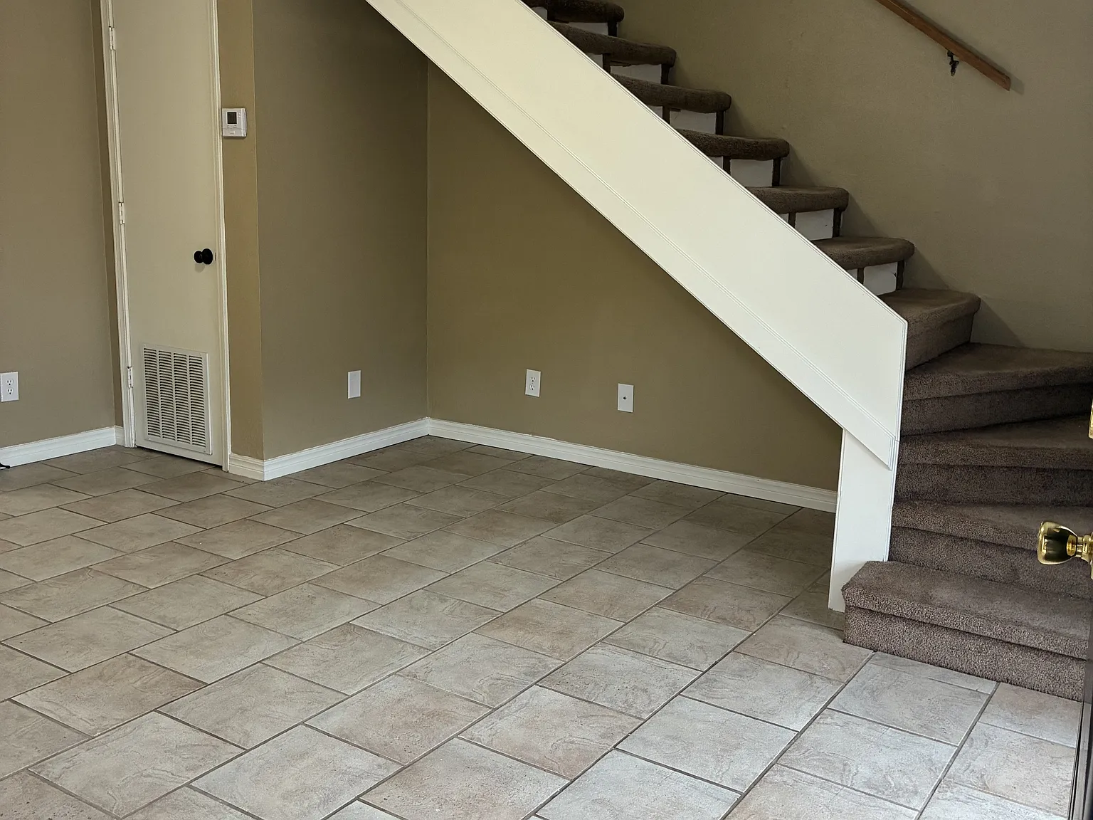 Elmwood Apartments - EW13 — Photo 1