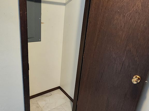 3rd image of 548 12th St SE #11525820