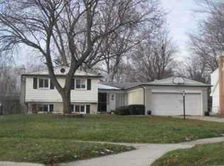 27201 Nantucket Dr, Southfield, MI 48076