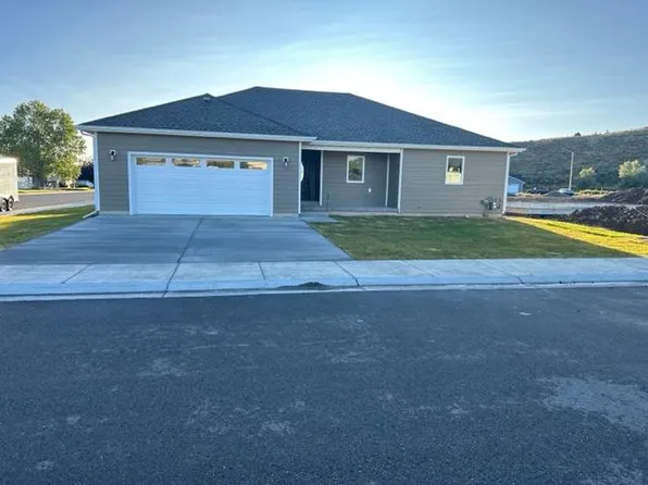902 Shadow St #221, Cody, WY 82414