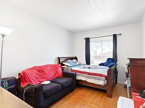 5th image of 842 Beloit Ave