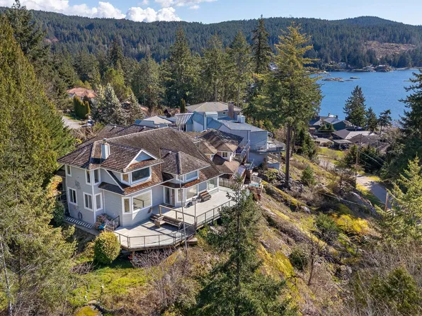 9219 Regal Rd, Sunshine Coast, BC V0N 1Y2