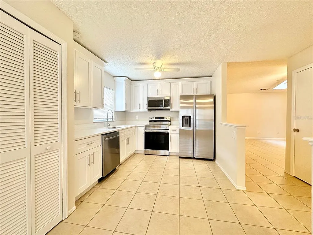 3 bed, 2.0 bath, 1163 sqft, $1,800 — Photo 4