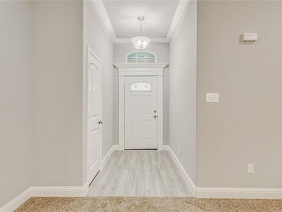 4th image of 405 Hayes Ct