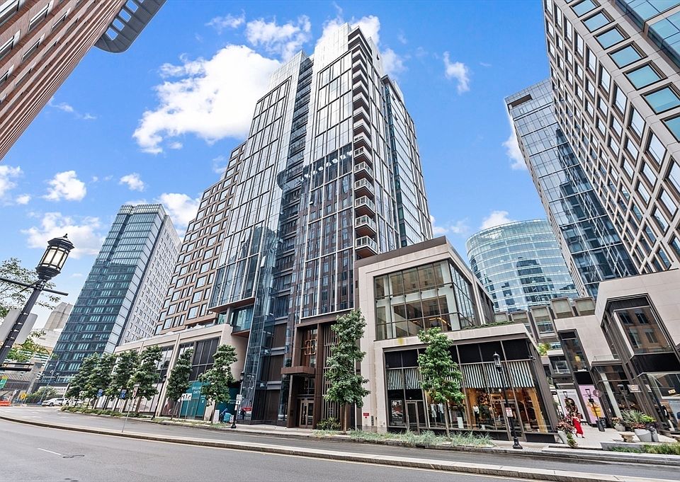 1st image of 135 Seaport Blvd #818