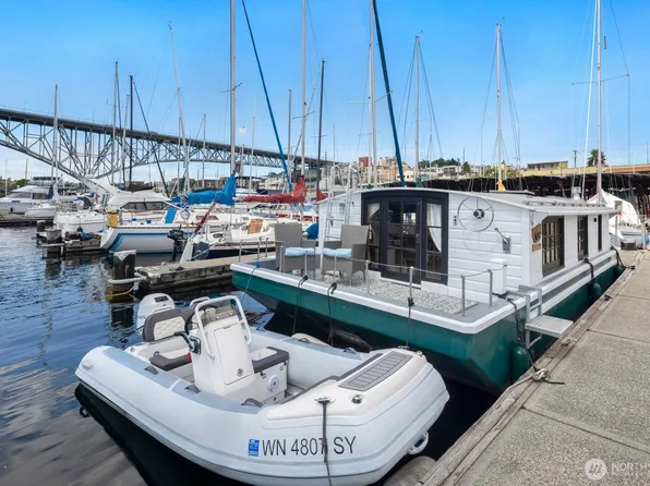 1101 N Northlake Way #41, Seattle, WA 98103