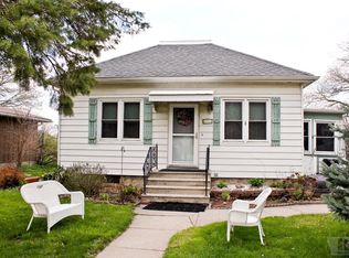 303 3rd St NW, State Center, IA 50247