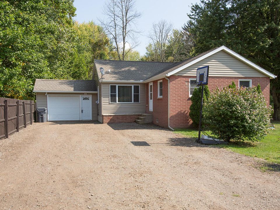 1st image of 215 Blackman St