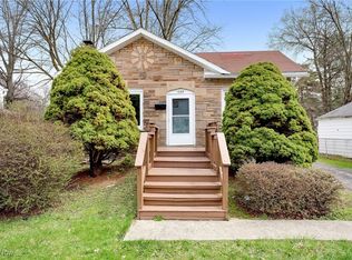 1095 Gordon Rd, Lyndhurst, OH 44124