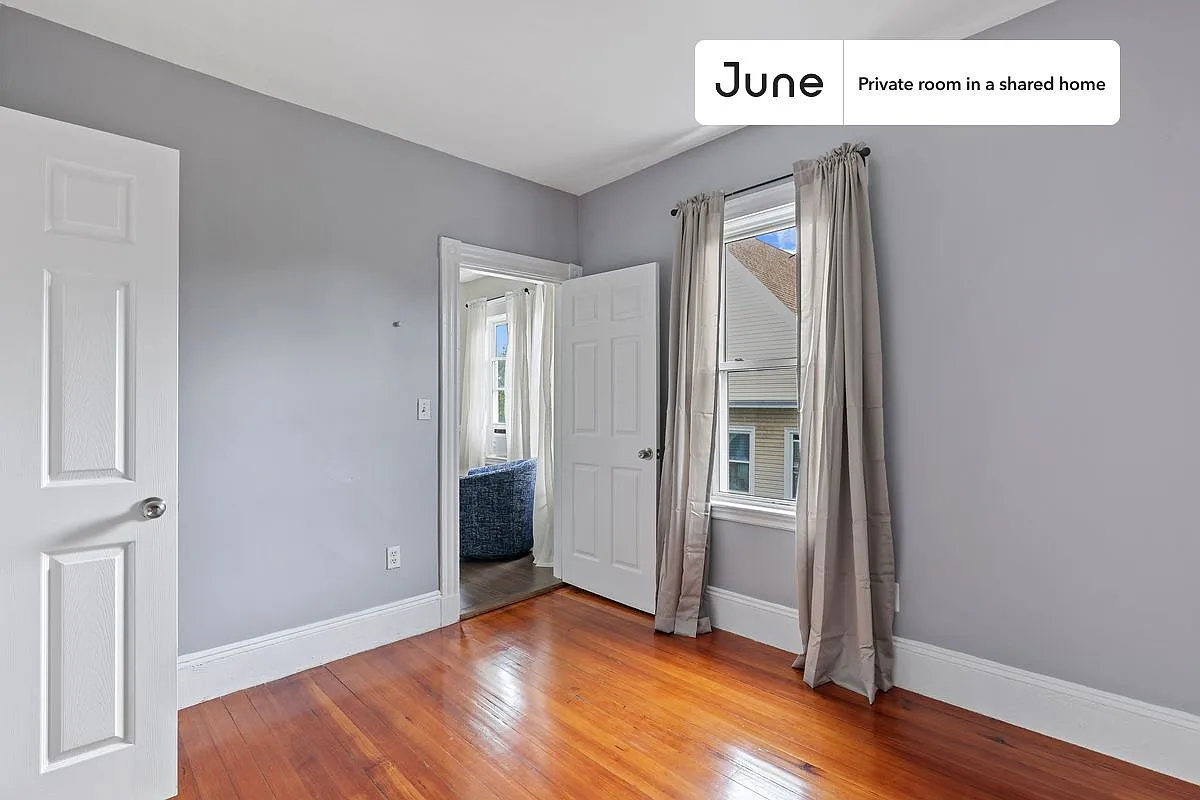 Building Photo - 368 Park St #D