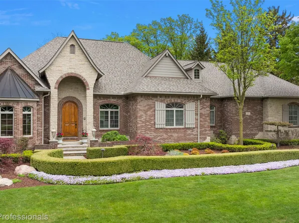 1181 Iroquois Trl, Oxford, MI 48371