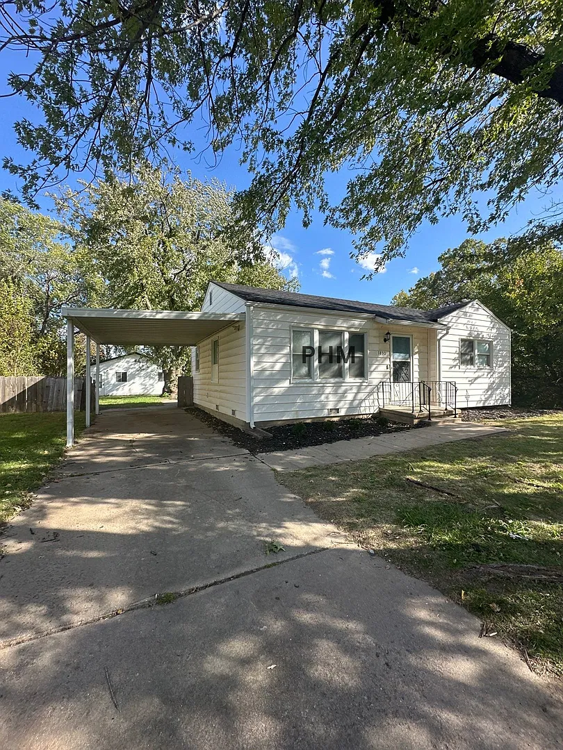 Coming Soon! Renovated 2-Bedroom, 1-Bathroom Home for Rent! — Photo 1