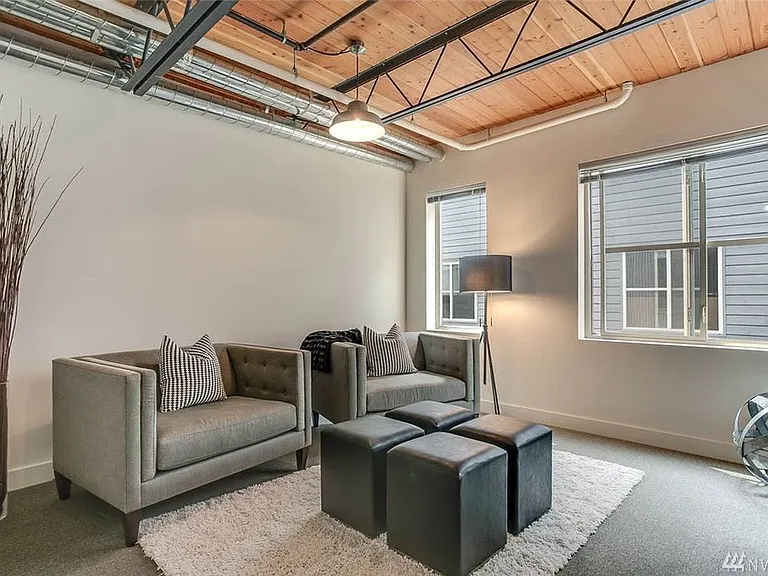 2405 Harbor Ave SW — Photo 7