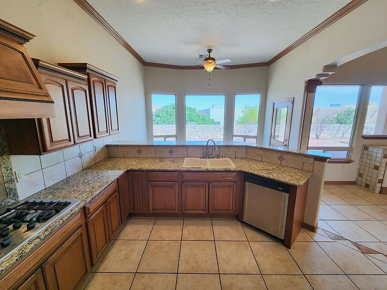 4189 Capistrano Ave — Photo 13