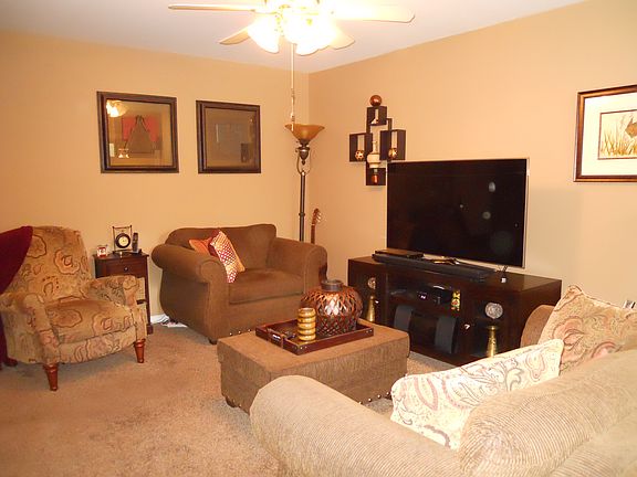 3rd image of 2 Elmwood Park Dr APT 426