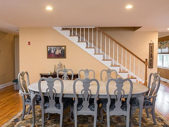 3rd image of 17 Lamberts Ln