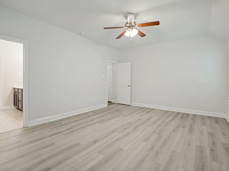 4541 Conrad Ave — Photo 18