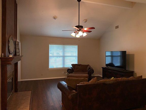 2nd image of 505 Gloria Ct
