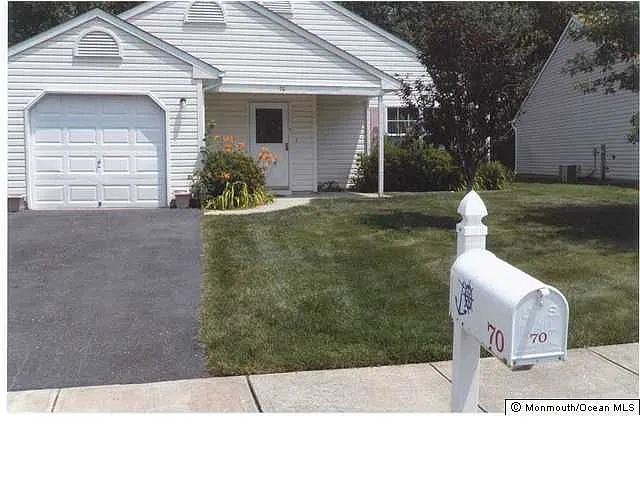 70 Sleepy Hollow Dr photo 1