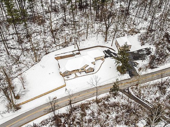 2nd image of 521 Stoney Run Rd