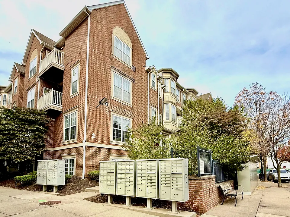 201 Dey St #151