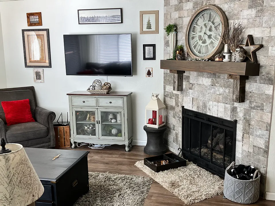 195 Clubhouse Cir