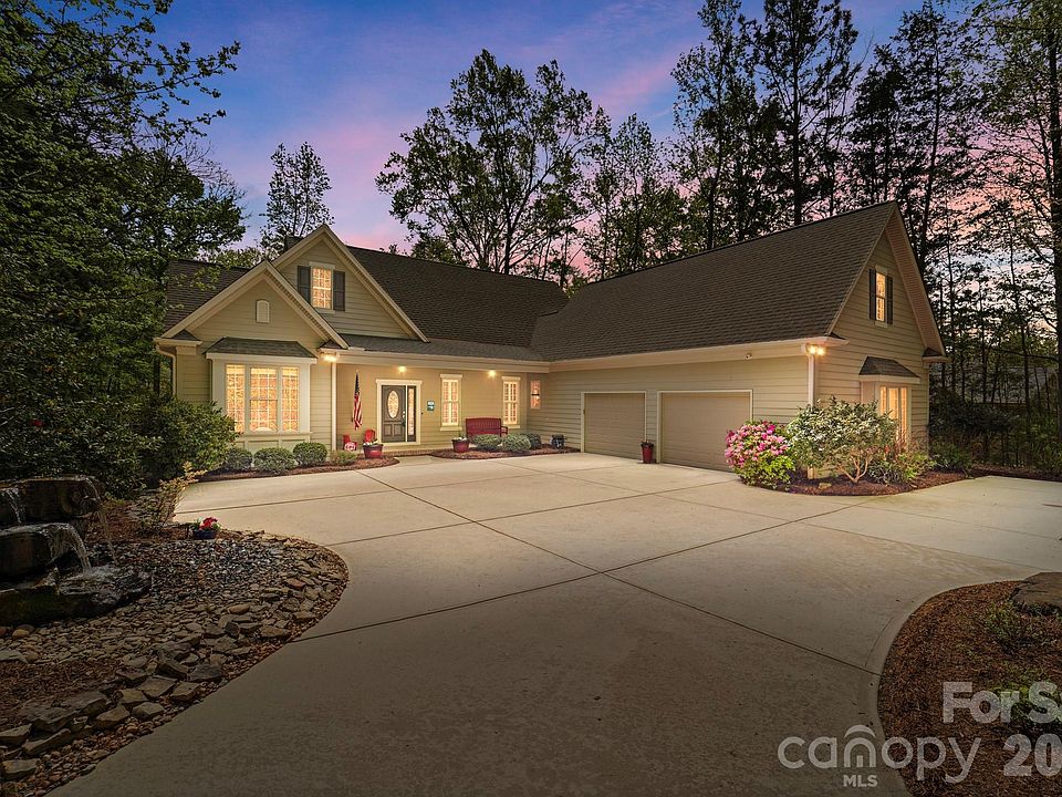 1st image of 2370 Valelake Rd