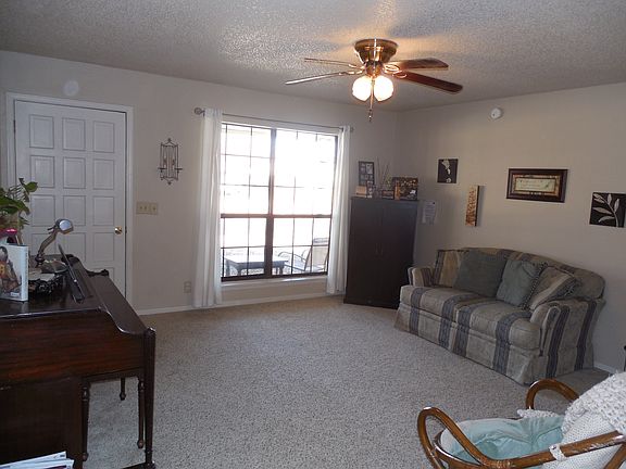 Main Living/Entrance