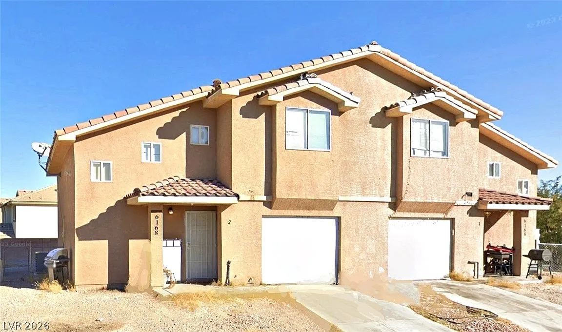 2 bed, 1.5 bath, 2342 sqft, $1,425 — Photo 1