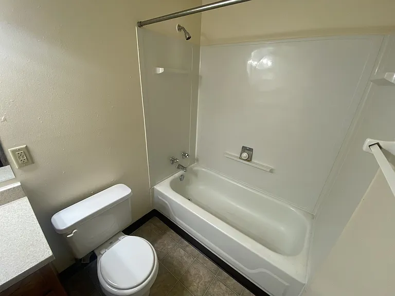 Kimberly Club Apartments — Photo 200