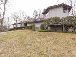 305 Laurel Rd, Stamford, CT 06903