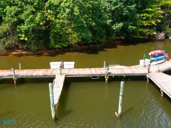 58 Villa Ridge Dr #D, Hartfield, VA 23071