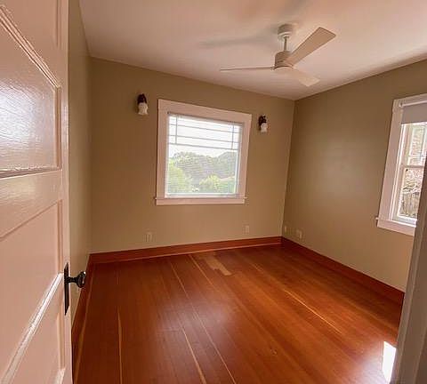 3rd image of 219 Alexander Ave