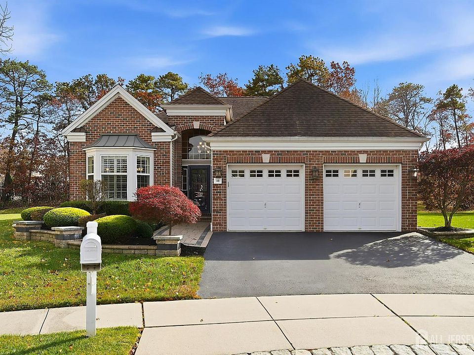 1st image of 10 Iverness Ct