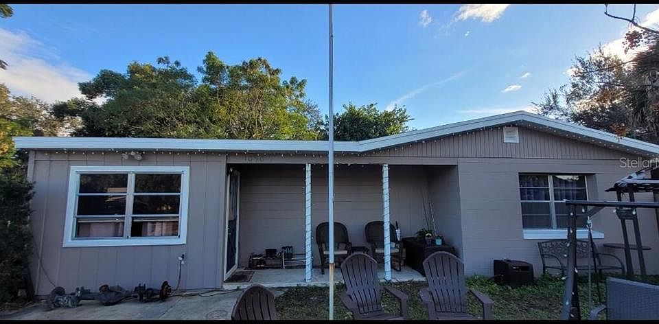1st image of 1090 Emerald Dr