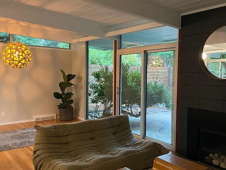 1395 S Elm St — Photo 12